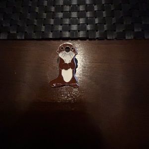 - Disney Pin Finding Dory Otter